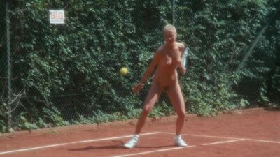 Tatjana Simic, Natascia Paolucci, Tatjana van Zanten, Apollonia van Ravenstein, Tina Shaw Nude - Flodder (1986) HD 1080p Regarder