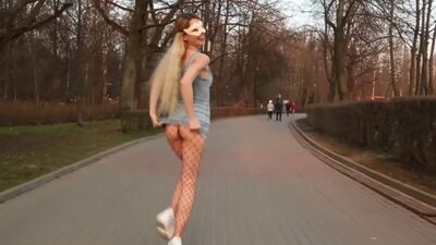Maniac_Alisa жігітімен бірге Феристің доңгелегінде көңіл көтеріп жүр)))
