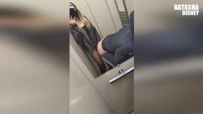 Strapon com um rapaz no elevador, Strapon com uma jovem dominadora [femdom, strapon, facesitting, cunnilingus, broche, strapon, pegging]