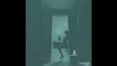 Челендж «Силует» у TikTok (18+)