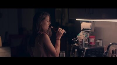 Laia Costa Nua - Novidades (2017) HD 1080p