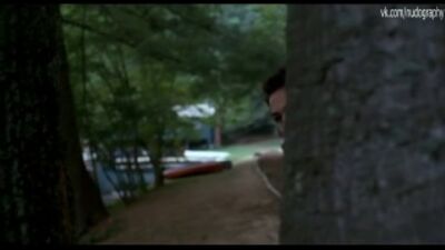 Jaime King nua no filme «Happy Campers» (2001, de Daniel Waters)