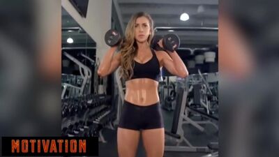 Treinos no ginásio da modelo de fitness Anllela Sagra
