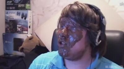Was für ein Typ, der sich da in die Schlammschlacht gestürzt hat (Banane, Streams, itpedia, Einblendungen, +100500, Für VP, Für wichtige Verhandlungen)