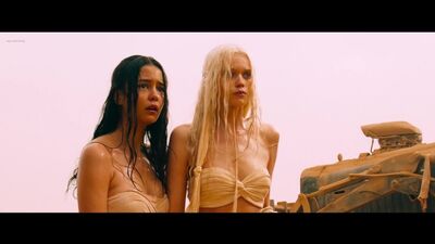 Megan Gale, Rosie, Riley, Abbey, Zoe, Courtney nues - Mad Max : La Route de la fureur (2015) HD 1080p Web-DL
