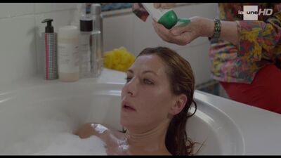 Mathilde Seigner, Fanny Gilles nuas – Sam S01E03 (2018) HD 720p Ver online / Mathilde Seigner, Fanny Gilles – Sam