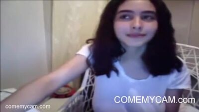 Мектеп оқушысы Skype-та кеудесін көрсетті | Студент киімін шешті | Жасөспірімнің кеудесі, денесі, ыстық +18