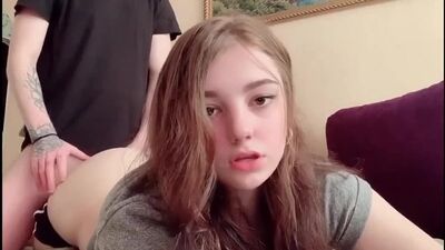 Une jolie Russe se fait baiser sauvagement par son prof PORNO amateur fait maison, baise chez un pote en bas, fellation, sodomie, viol, ado