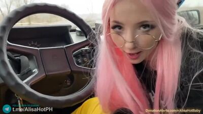 Ресей нимфасы – көлікте ауызша секс, аузына шашырау; үйде анальды секс, жамбасына шашырау – Алиса Хот Бэби ұсынған ресейлік әуесқой порно