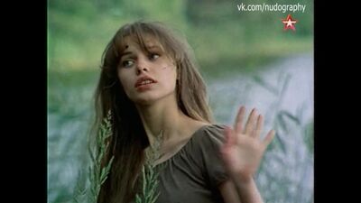 Olga Mashnaya nua no filme «Os Rapazes» (1983, Dinara Asanova)
