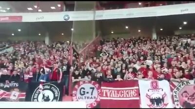 Die Fans von „Spartak“ heizten die Stimmung mit dem Sprechchor „Olya Buzova – Prostituierte!“ an