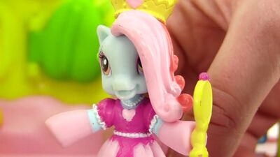 Rarity, Pinkie Pie y las matemáticas. Juguetes de Pony. Vídeos para niños