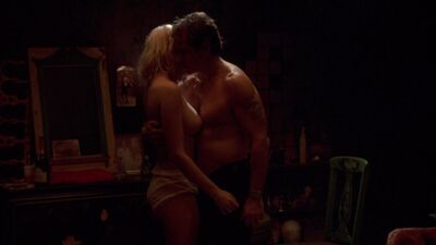Victoria Bastel, Bianca Hunter desnudas - «El teniente corrupto» (1992) HD 1080p Ver en línea