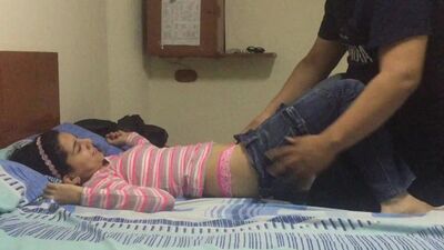 Das erste Video einer 18-Jährigen mit einem Cumshot ins Gesicht