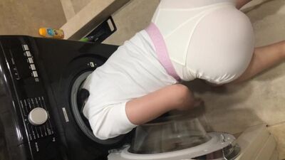 Perguntei à minha meia-irmã se era possível ficar preso na máquina de lavar roupa