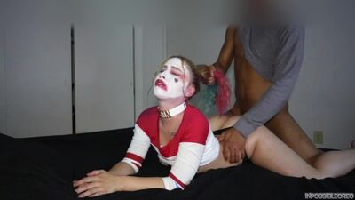 (2020) Harley Quinn lutscht einen schwarzen Schwanz und reitet im Cowgirl-Stil – CREAMPIE-ENDE (Nachtversion) (Remastered)