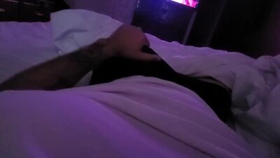 „JEŹDŹ NA MOIM KUTASIE” – GŁOŚNE JĘKI I SEKSOWNY GŁOS FACETA