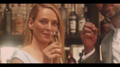 Uma Thurman y Maggie Q desnudas - The Con Is On (2018)