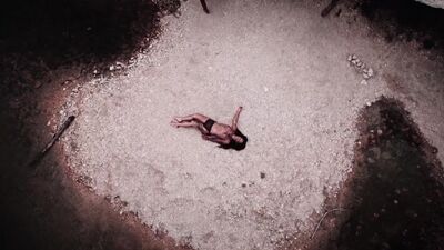 Sara Tomko, Brittany Angley nuas - The Leftovers (2015) 2.ª temporada, 1.º episódio (1080p)