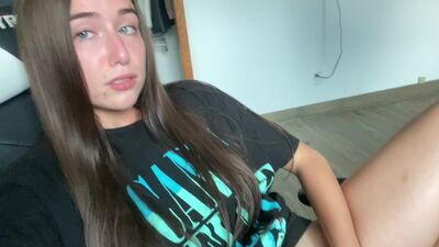 La hermanastra mayor entra mientras se masturba en la oficina de su prometido. VÍDEO COMPLETO EN ONLYFANS.COM/BRIARRILEY