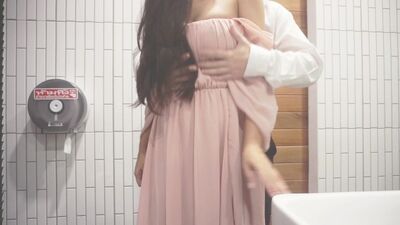 Auf der Hochzeit meines Freundes – „auf der Toilette“ – Version 2 – xMassageLovex