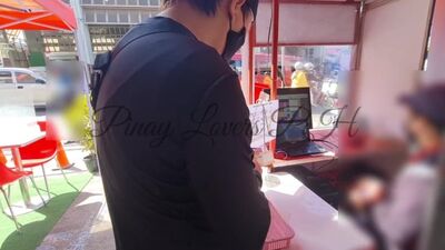 Repartidor de Chowking filipino: «El recargo por retraso en la entrega es una puñalada por la espalda para la clienta guapa»