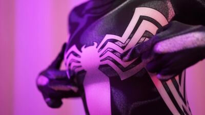 Venom übernimmt die Kontrolle über meine Freundin, und wir haben wilden Sex