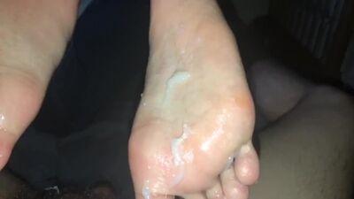 Fellation asiatique avec les pieds