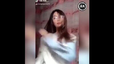 Showing boobs on TikTok | Derzky Kvadrat