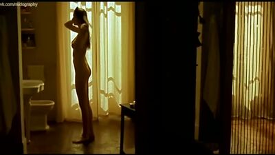 Leelee Sobieski nue dans le film « L'idole » (2002)