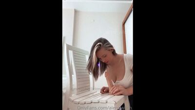 Alena Sharypova, también conocida como Alena Witch o moypohotliviymir: vídeo por 100 $ en OnlyFans, porno, sexo, anal, novedades de 2021, privado, mamada, puta