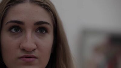 Unas raparigas em calções sujos fizeram uma performance na Galeria Tretyakov