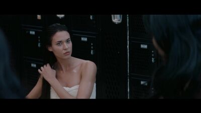 Odette Annable nua - The Unborn (2009)