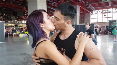 Sheri Talaini en «Romantic Kissing»