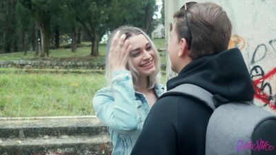 Habe eine Freundin in der Pause mit einer Zigarette erwischt – BelleNiko