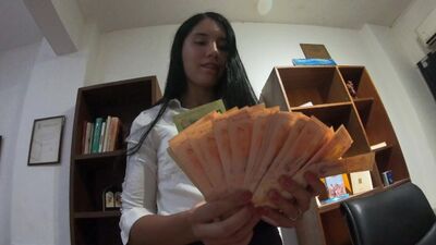 ¡Esto es lo que te pasa por robarme el dinero, PUTA DE MIERDA!