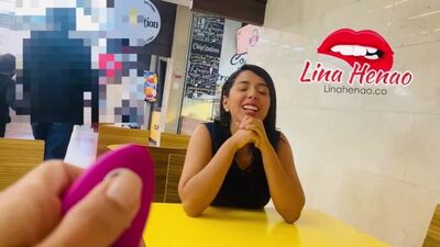 Je me masturbe en public dans un centre commercial à Bogota