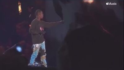 Travis Scott reparou na ambulância e continuou o concerto [Rimas e Punchlines]