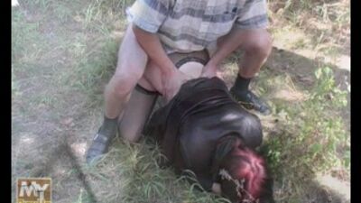 Porno russo amatoriale (un uomo russo ha portato una prostituta nel bosco e se l'è scopata, 18+)