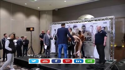 PESaje desnudo de un boxeador sexy 2