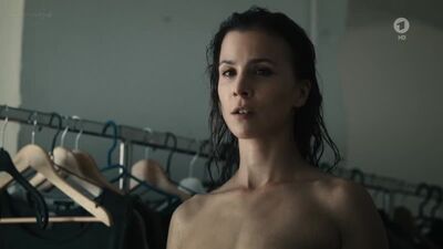 Aylin Tezel nackt – Die Informantin 2 (2019) HD 720p Online anschauen / Aylin Tezel – Die Informantin 2