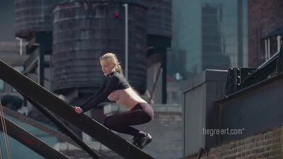 A ucraniana Emily Bloom - NYC Nude City (Hegre-Art.com)