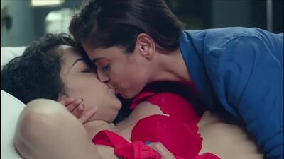 Naina Ganguly e Apsara Rani no filme lésbico de RGV, «Dangerous»