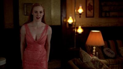 Deborah Ann Woll, muy sexy - True Blood (2012), temporada 5, episodio 3