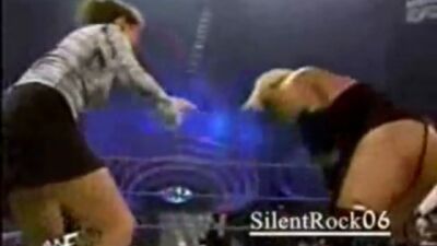 Stephanie McMahon: «Hot & Cold»
