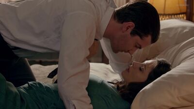 Charlotte Riley desnuda - Close To The Enemy, temporada 1, episodio 5 (Reino Unido, 2016) 1080p