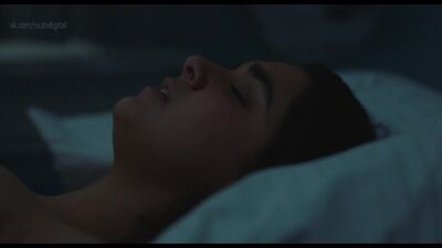 Geraldine Viswanathan nuda (coperta) - Hala (2019) HD 1080p Guarda online / Geraldine Viswanathan - Hala