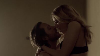 Amanda Schull – 12 małp (2016) Sezon 2, odcinek 12 HD 1080p Nagość? Gorąco! Oglądaj online / Amanda Schull – 12 małp