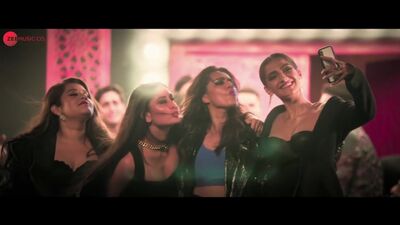 Tarifa – Veere Di Wedding – Qaran con Badshah – Kareena Kapoor Khan, Sonam Kapoor (1)