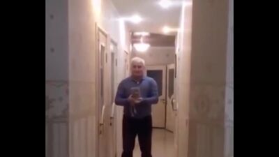 El abuelo, el gatito y el patinete eléctrico